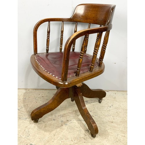 565 - OAK REVOLVING  DESK / OFFICE CHAIR