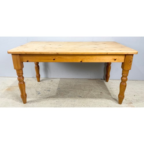 541 - PINE KITCHEN TABLE WITH TURNED LEGS 153cm x 87cm