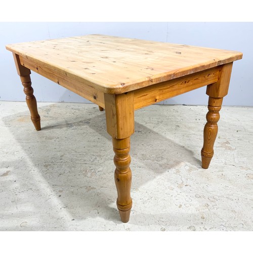 541 - PINE KITCHEN TABLE WITH TURNED LEGS 153cm x 87cm