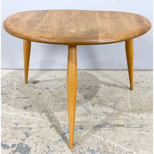 553 - ERCOL BLONDE PEBBLE SHAPED OCCASIONAL TABLE 49cm x 34cm