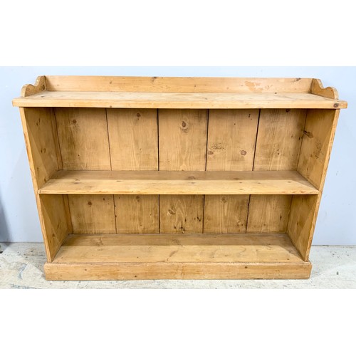 573 - STRIPPED PINE SET OF BOOKSHELVES WIDTH 143cm