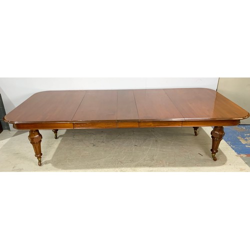 660 - MASSIVE VICTORIAN MAHOGANY DINING TABLE WITH FACETED BALUSTER LEGS AND THREE LEAVES 295cm X 133cm EX... 