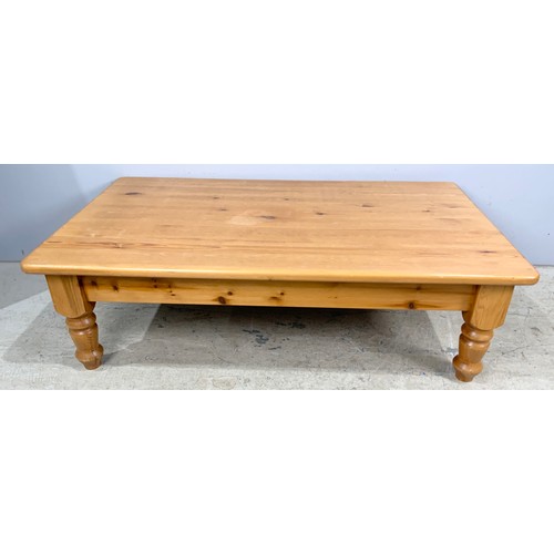 629 - PINE COFFEE TABLE 140cm x 83 cm