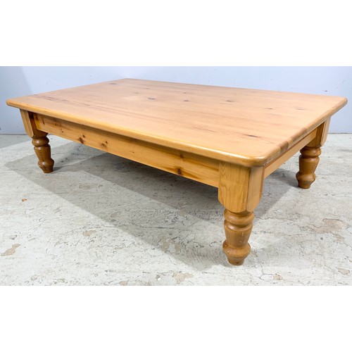 629 - PINE COFFEE TABLE 140cm x 83 cm