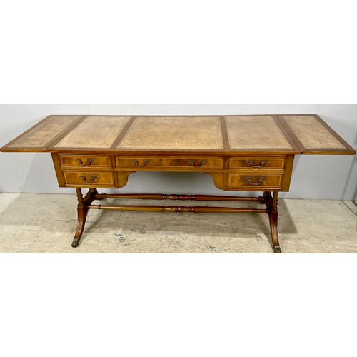 550 - REPRODUCTION MAHOGANY DESK WITH TOOLED LEATHER TOP AND DROP LEAVES 211cm x. 69cm EXTENDED