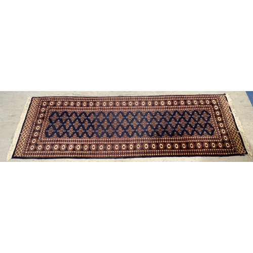 685 - BLUE GROUND RUNNER 276cm x 96cm