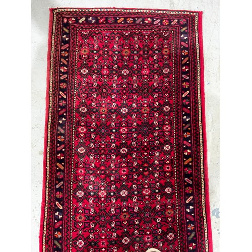 683 - GOOD QUALITY RED GROUND RUNNER 307cm x  78cm