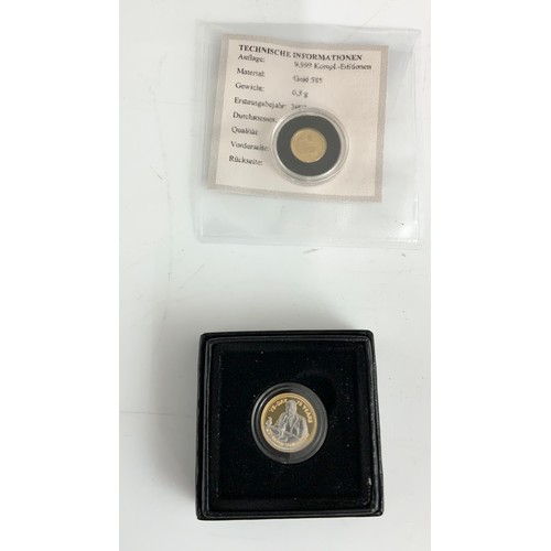 418 - HATTONS OF LONDON VE DAY 75TH ANNIVERSARY QUARTER SOVEREIGN TOGETHER WITH WINDSOR MINT CHARLES DARWI... 