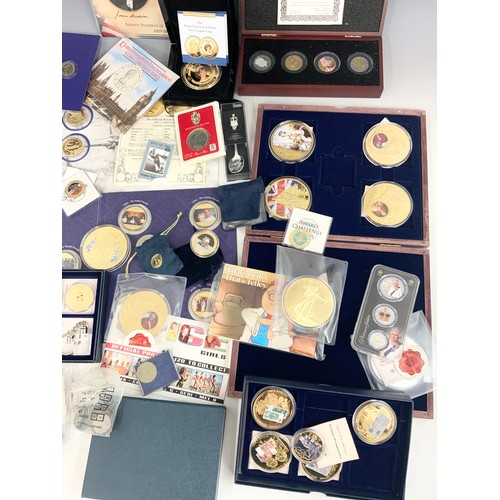 391 - QTY. COINS AND COMMEMORATIVES, MANY LIMITED EDITION AND IN PRESENTATION CASES TOGETHER WITH OTHER CO... 