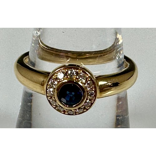 603 - 18CT GOLD SAPPHIRE AND DIAMOND RING, APPROX. 4.5g