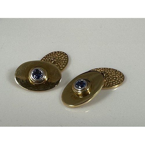 539 - PR. GOOD QUALITY HEAVY YELLOW METAL CUFFLINKS SET WITH SAPPHIRES, THESE ARE BELIEVED TO HAVE BEEN FA... 