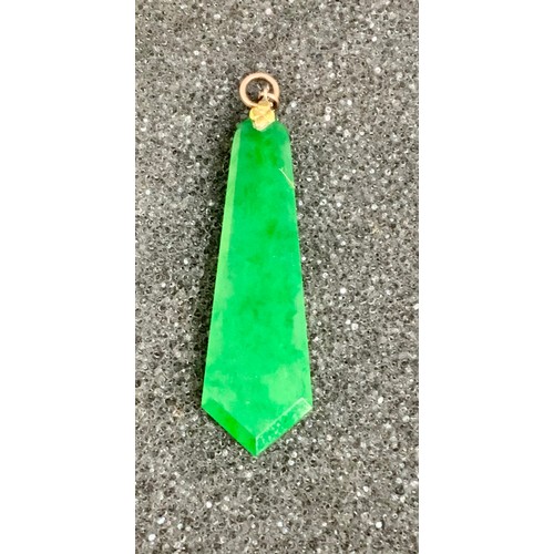 510 - JADE PENDANT 4cm  WITH YELLOW METAL MOUNT