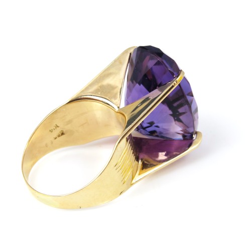 606 - MASSIVE OVAL CUT AMETHYST SET AS A RING ON A 14K 585 BAND, STONE APPROX. 25 X 18 mm