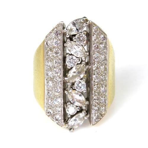 607 - STRIKING YELLOW GOLD RING SET WITH DIAMONDS, APPROX. 14g