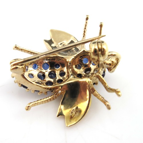 528 - DIAMOND AND SAPPHIRE SET 14K 585 BROOCH FASHIONED AS A BEE, APPROX. 4.4 g