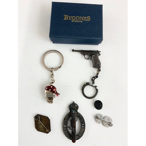 505 - MISC. ITEMS INC. SILVER SKULL KEY RING WITH ARTICULATED JAW, PISTOL KEY RING, MILITARIA INC. ROYAL C... 