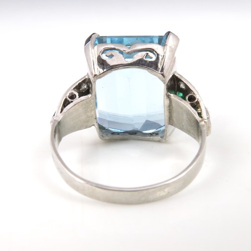 608 - A PLATINUM RING SET WITH A LARGE STEP CUT AQUAMARINE, APPROX. 27 X 12 X 8 mm, WITH BRILLIANT CUT AND... 