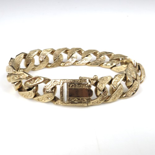 562 - A STRIKING AND VERY ‘CHUNKY’ GENTS 9CT FLAT LINK IDENTITY BRACELET WITH ENGRAVED LINKS, APPROX. 97g ... 