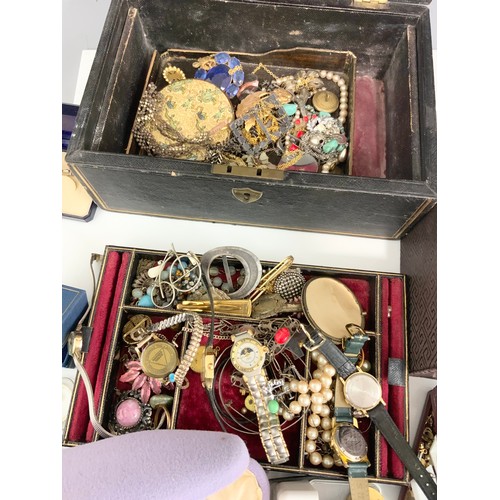 482 - LARGE QUANTITY OF MISC. COSTUME JEWELLERY AND JEWELLERY BOX GOOD SORTERS LOT ALL DIFFERENT VINTAGE