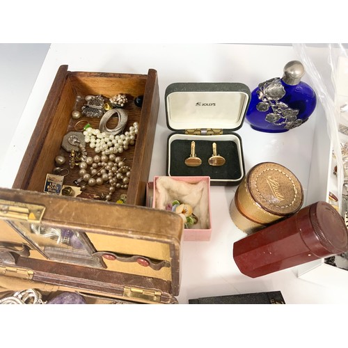 485 - MIXED COSTUME JEWELLERY ECT INC MOURNING BROOCH YELLOW METAL , NEW ZIPPO LIGHTERS , 9ct GOLD  NECKLA... 