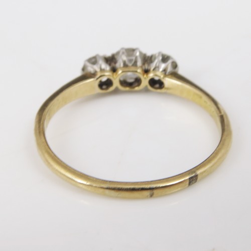 600 - PRETTY 3 STONE DIAMOND RING