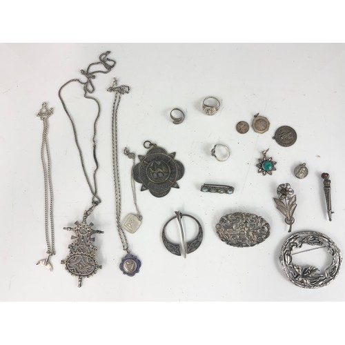 503 - INTERESTING SILVER & WHITE METAL JEWELLERY ETC INC IONA SILVER KILT PIN / BROOCH  ETC