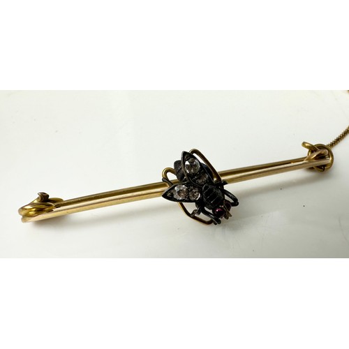 532 - BAR BROOCH WITH ‘BUG’