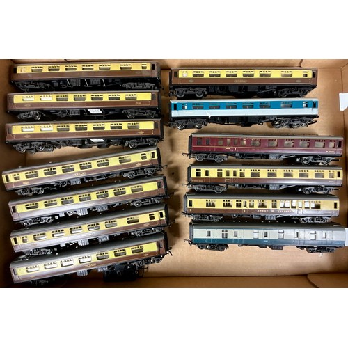 381 - TTR COACHING STOCK, 8 UMBER & CREAM PULLMAN COACHES, PLUS 1 BLUE GREY, T/W MAROON BCK, CHOCOLATE & C... 