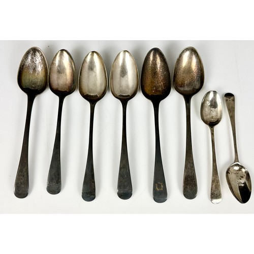 324 - 6 GEORGIAN SILVER DESSERT SPOONS, APPROX. 199g TOGETHER WITH AN PAIR OF GEORGIAN SILVER TEASPOONS, A... 