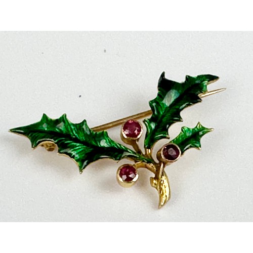 547 - INTERESTING COSTUME JEWELLERY INC. VICTORIAN CABOCHON GARNET BROOCH, UNMARKED YELLOW METAL HOLLY BRO... 