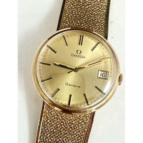 540 - GENTS 9CT GOLD OMEGA GENEVE WRIST WATCH, ROUND CHAMPAGNE DIAL, BATON HOURS, CENTRE SECONDS AND DATE ... 