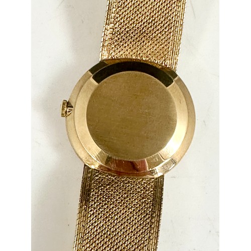 540 - GENTS 9CT GOLD OMEGA GENEVE WRIST WATCH, ROUND CHAMPAGNE DIAL, BATON HOURS, CENTRE SECONDS AND DATE ... 