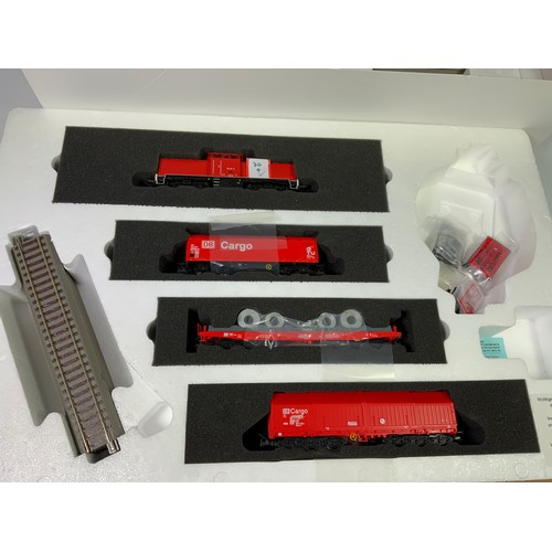 300 - ROCO, DIGITAL CONTINENTAL START SET 41338 WITH DB 204 LOCOMOTIVE, 3 DB WAGONS, TRACK & TRANSFORMER. ... 