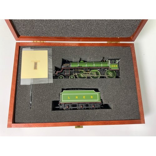 496 - BACHMANN, CASE BOXED, LNER 1306 MAYFLOWER, 1879 OF 2000 LIMITED EDITION PIECES.