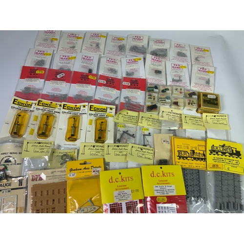 323 - N GAUGE MODEL RAILWAY ACCESSORIES, P D MARSH X 16, KRSX5, PD MARSH CASED VEHICLES / PEOPLE X9, PATRO... 