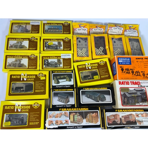 324 - N GAUGE KITS, 9 RATIO BUILDINGS, DORNAPLAS, RATIO SET 2 LOCO AREA, FARISH SIGNAL BOX, BRIDGE & BUILD... 