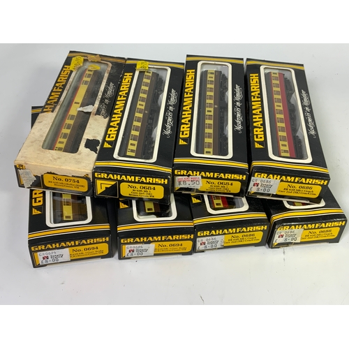 339 - 8 GRAHAM FARISH N GAUGE BR MK1 COACHES, CHOCOLATE & CREAM, CARMINE & CREAM BOXED AS SHOWN