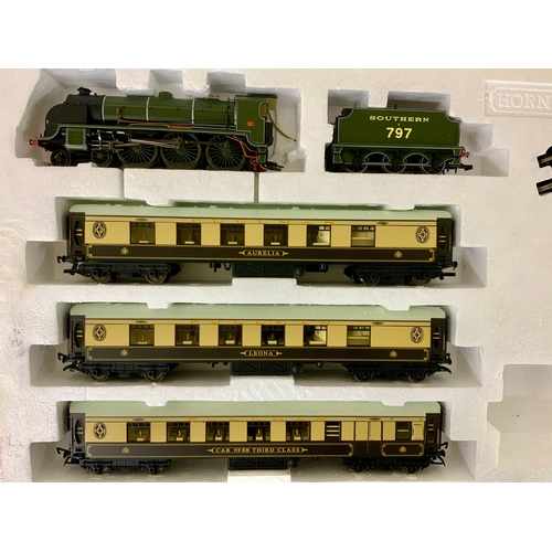 503 - HORNBY SOUTHERN BELLS SET, KING ARTHUR CLASS SIR BLAMOR DE GANIS & 3 PULLMAN COACHES. SOME TRACK NO ... 