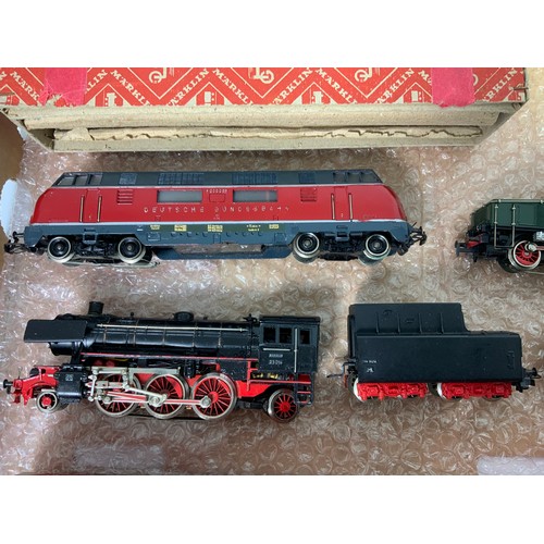 241 - MARKLIN, BOXED DB V200, MODEL 36-3021, DA800, 23014 DB 2-6-2 TENDER LOCOMOTIVE, U/B E63 01 JACKSHAFT... 