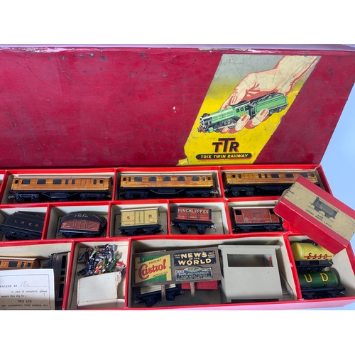 TRIX TTR TWIN RAILWAY, A BOXED SET, LNER EXPRESS PASSENGER TRAIN 4/334 ...