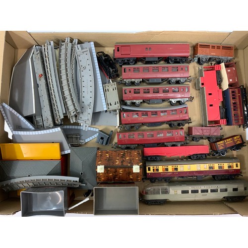 428 - TRIANG MODEL RAIL COLLECTION, EARLY PRINCESS 46201, GREEN PRINCESS, 2 EARLY 3F JINTY TANKS, HIGHLAND... 