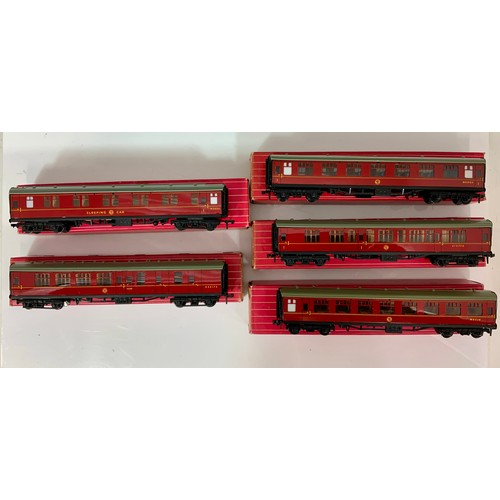 405 - HORNBY DUBLO, 5 BOXED SD COACHES, 4052 CORRIDOR COACH, 4053 BSK, 4062 FO, 4063 SO, & 4078 SLEEPING C... 