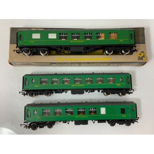 413 - WRENN, BOXED W6008 SR 1ST CLASS COACH 1245 PLUS 2 U/B 1708 & 2523