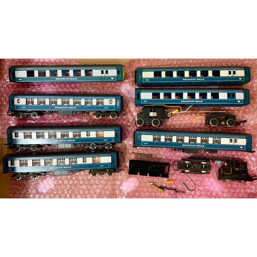 418 - 3 WRENN BRIGHTON BELLE PULLMAN CARS BR BLUE, PLUS BODIES & PARTS OF DRIVING TRAILERS (SPARES REPAIR)