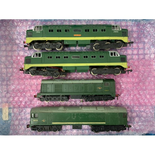 412 - 4 U/B HORNBY DUBLO LOCOMOTIVES, D9012 CREPELLO. 2R (SOME PAINT TOUCHING), DELTIC 3R IN TWO TONE GREE... 