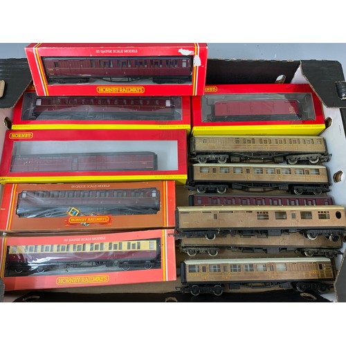 439 - MODEL RAILWAY COACHING STOCK, LNER  EASTERN REGION BIAS, BOXED R6683D EXTRA LONG CCT, R4567 1ST E110... 