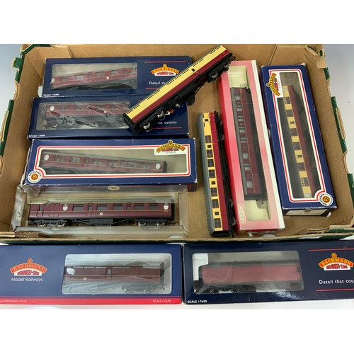 437 - BACHMANN & HORNBY BOXED & PART BOXED THOMPSON & EX LNER COACHES, INC. 7 IN MAROON & 3 IN CARMINE & C... 