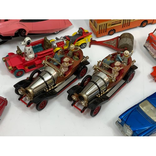 176 - U/B DINKY & CORGI COLLECTION, 2 X CHITTY CHITTY BANG BANG MODELS, DINKY TOYS PULL & GO PINK PANTHER,... 