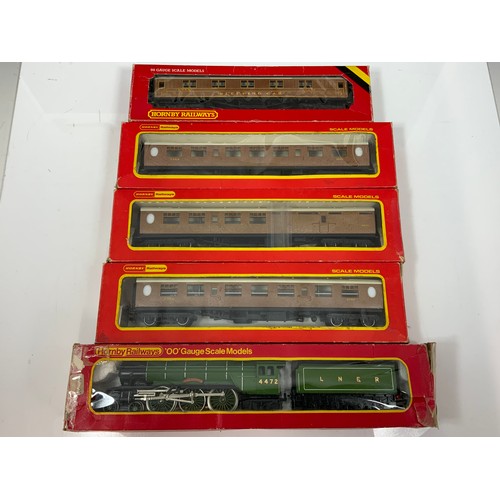 376 - HORNBY BOXED, R855, LNER 4-6-2 4472 FLYING SCOTSMAN, 4 BOXED TEAK COACHES, COMPRISING R745 FULL THIR... 