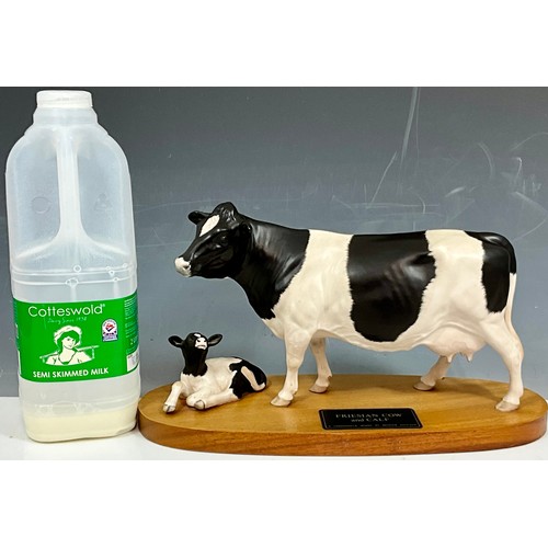 95 - BESWICK CONNOISSEUR ROYAL DOULTON FREISAN COW AND CALF ON PLINTH